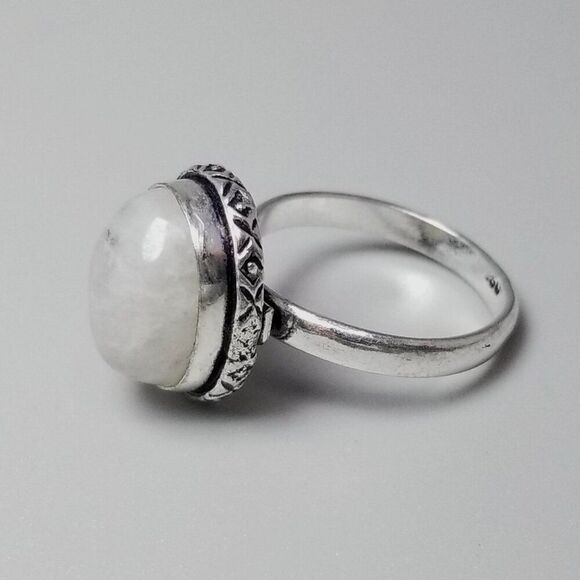 Vintage Light Gray Cabochon Stone Ring, Bezel Set Silver Tone Size 9 Band - Picture 3 of 8